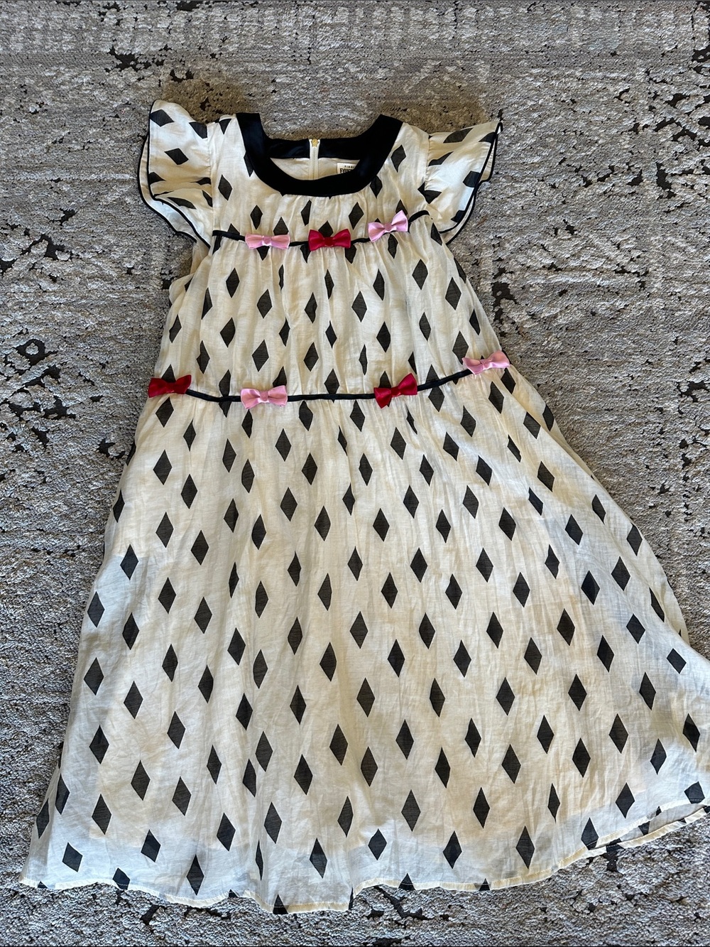 EUC Finding Foxtale girls Black & cream Diamond Print